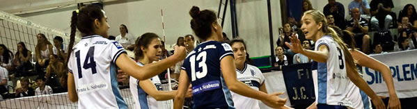 <big>INVITADAS A UNA REINAUGURACIÓN</big>